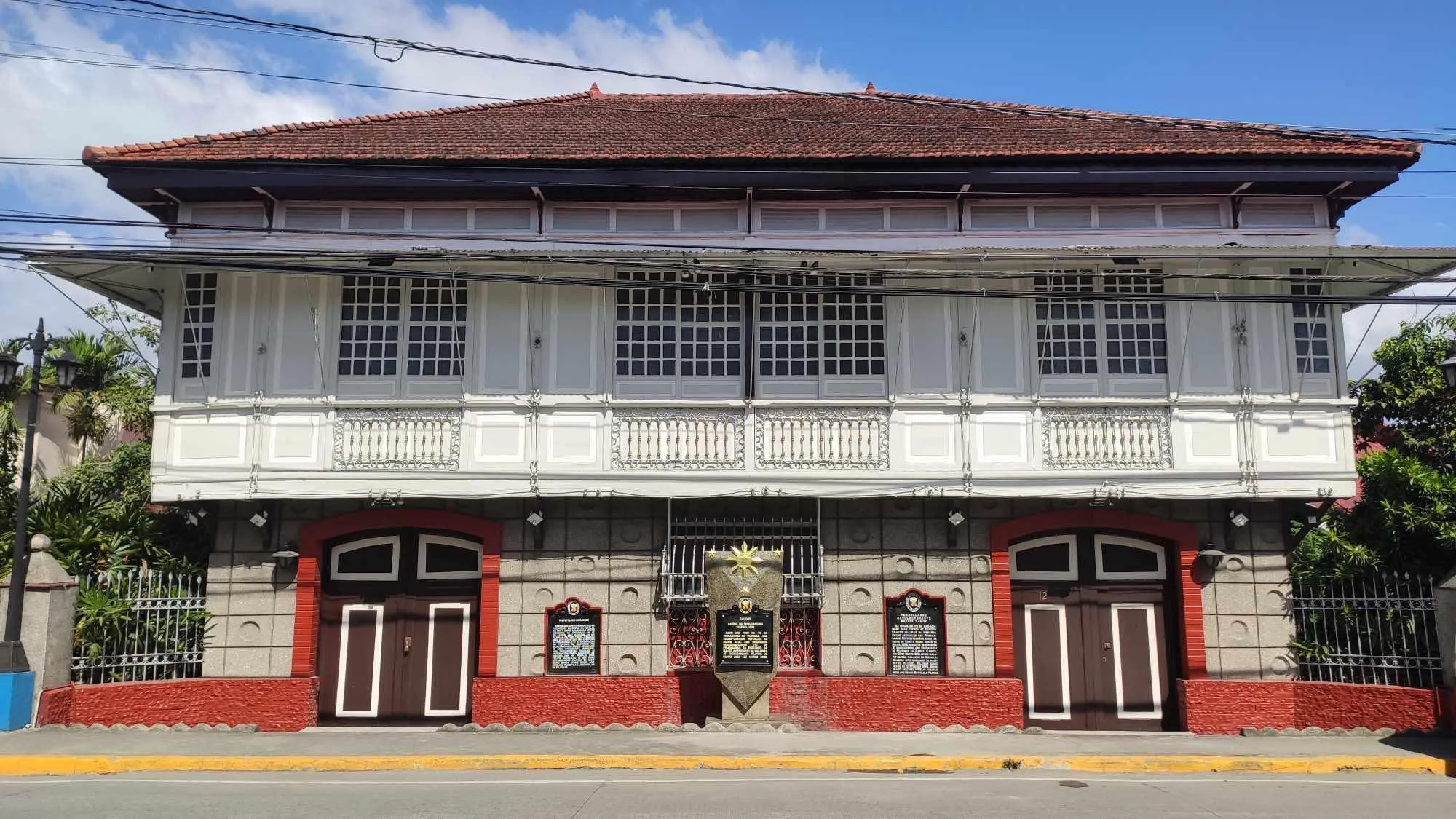 Bahay na Tisa