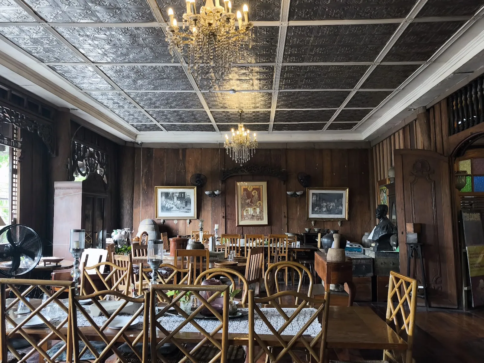 Camiña Balay nga Bato