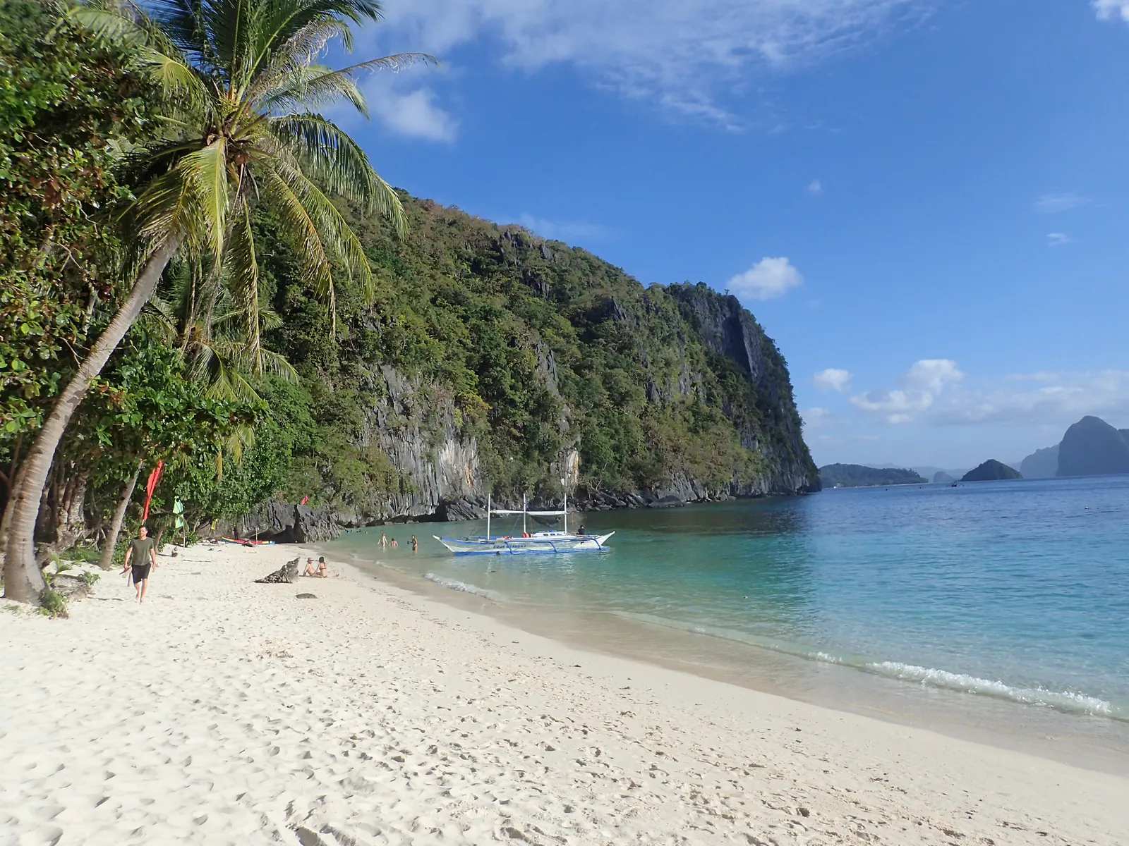 El Nido Island Hopping Tour D (Cadlao Lagoon, Paradise Beach, Pasandigan)