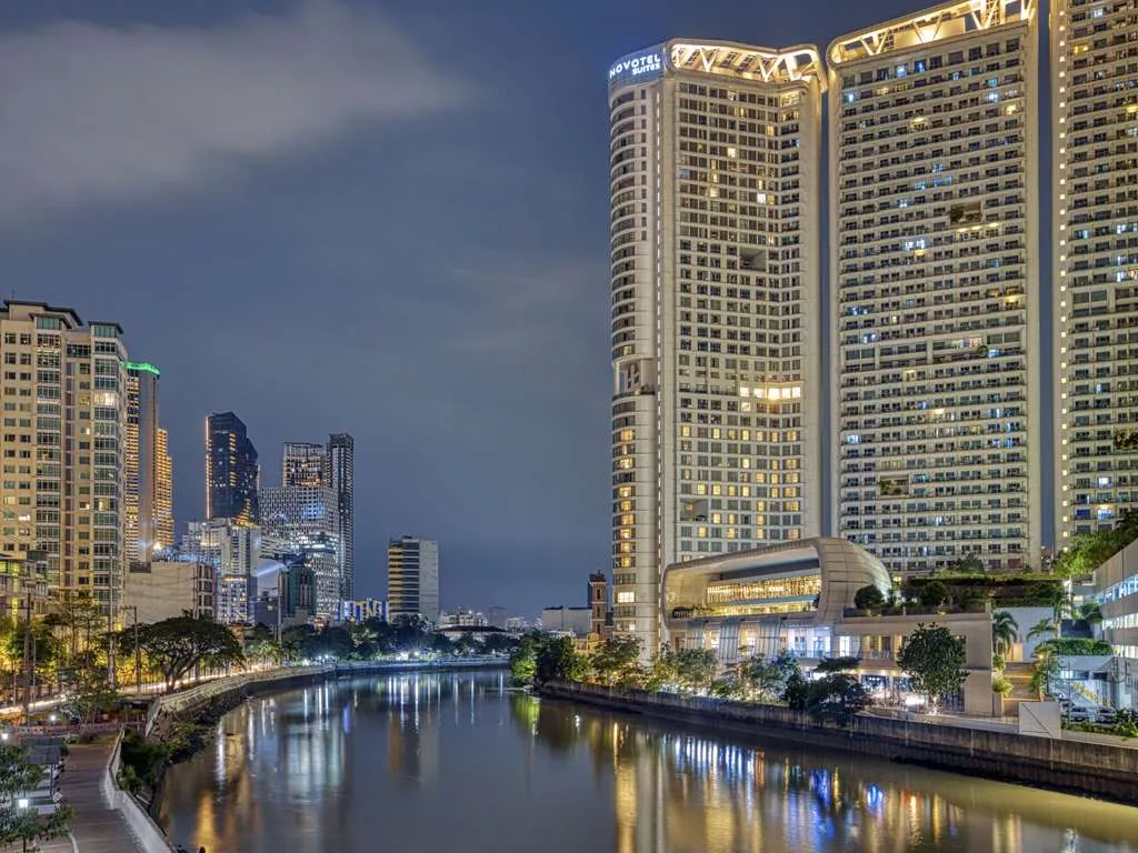 Novotel Suites Manila at Acqua