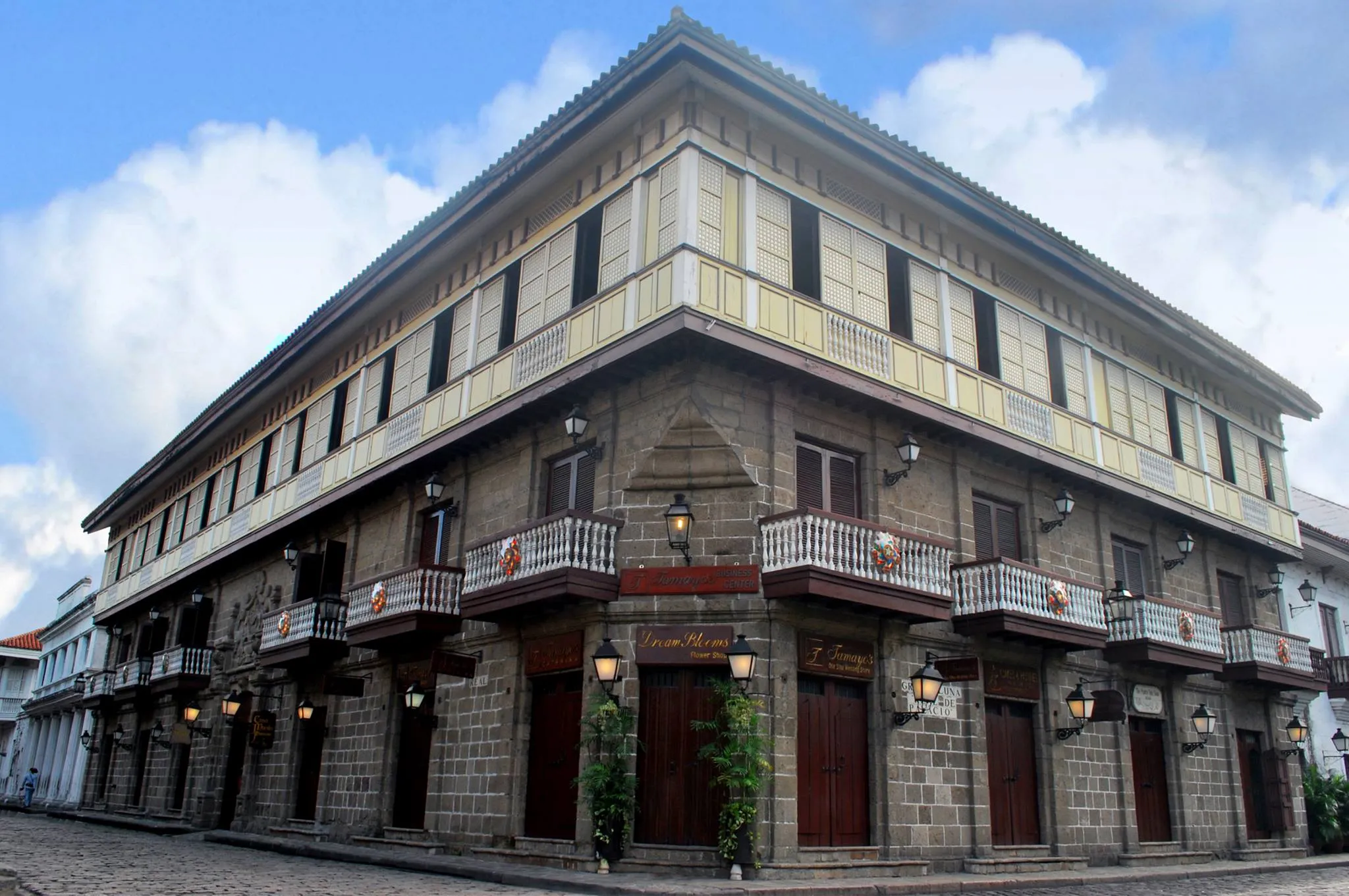 Plaza San Luis Complex