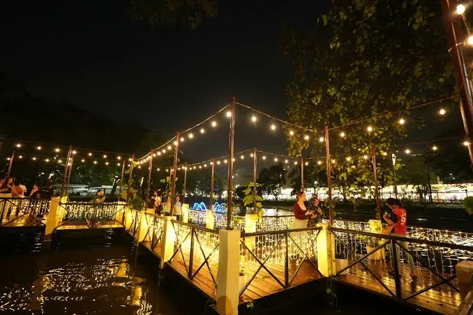 QC Hall Park and Lagoon