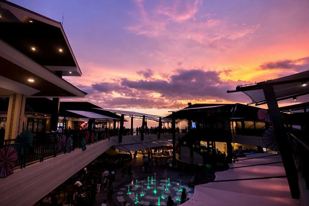 Seascape Village Bay Market