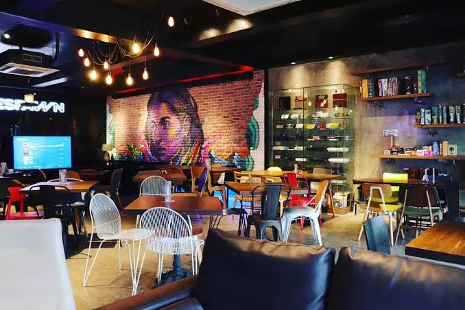 TakeOver Lounge